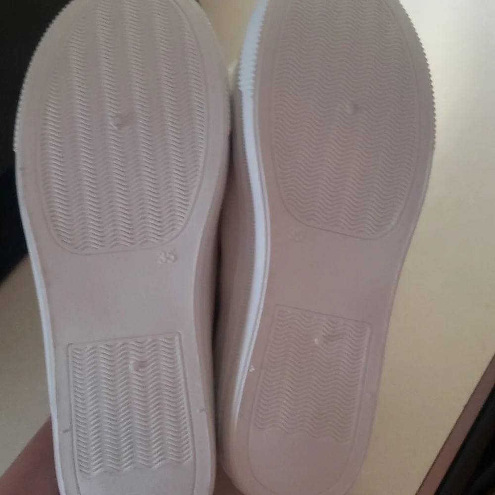 New never worn white shoes - Picture 4 of 6